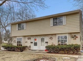 105 Ellenbecker Rd #107, Mequon, WI 53092