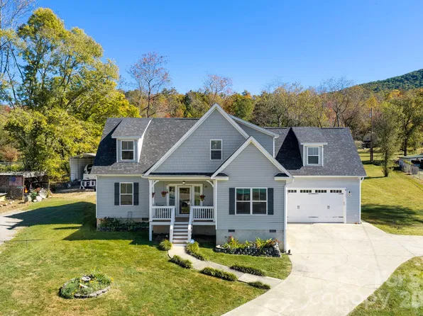 10 Hominy Meadows Dr, Candler, NC 28715