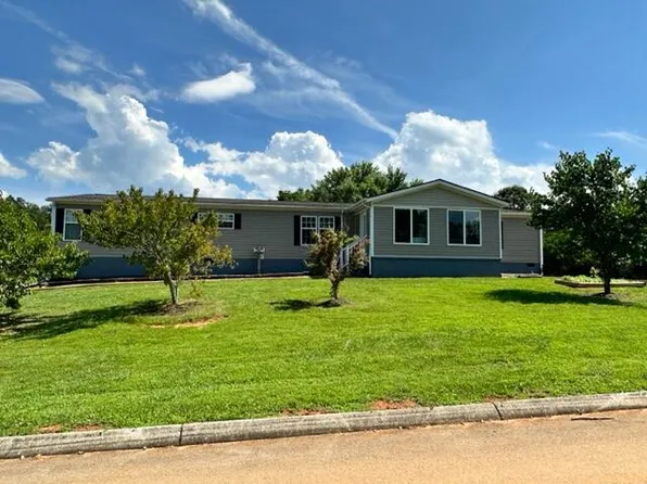 1005 Ashley Meadows Dr, Strawberry Plains, TN 37871