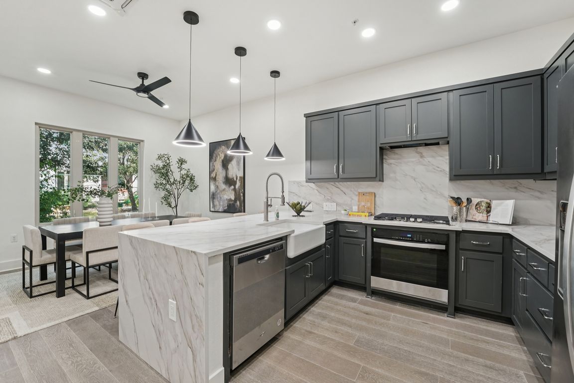 next background image