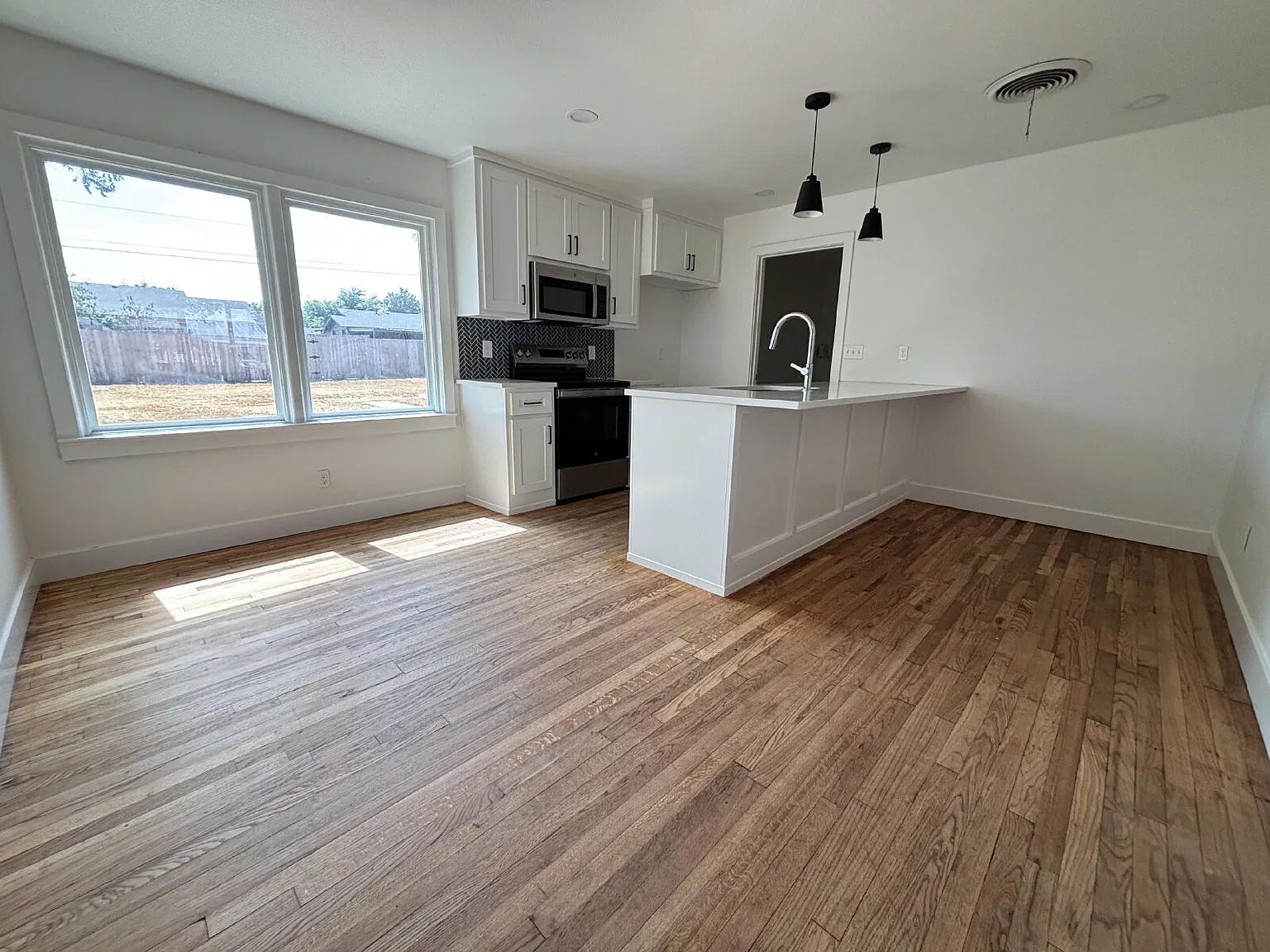 3 bed, 2.0 bath, 1627 sqft, $1,500 — Photo 4