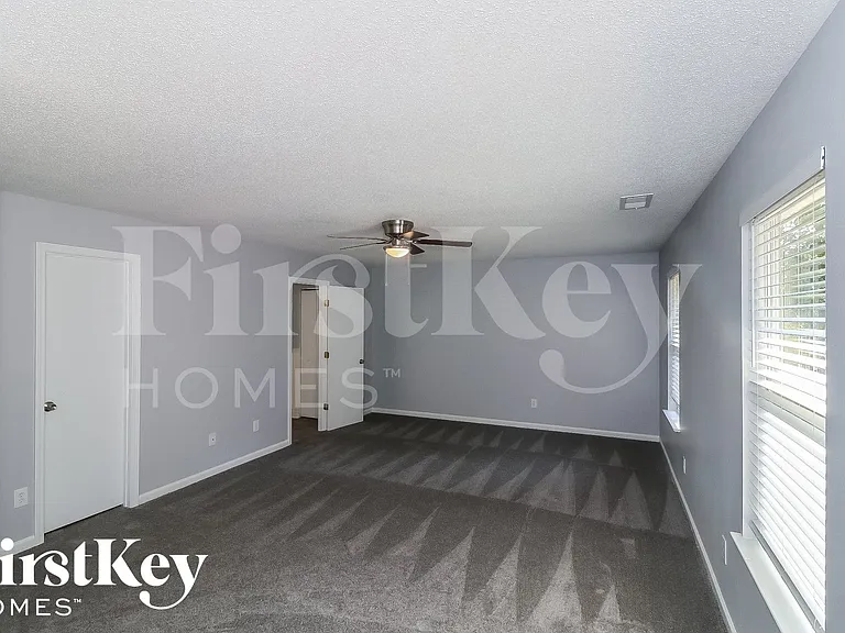 1033 Sycamore Ln — Photo 5