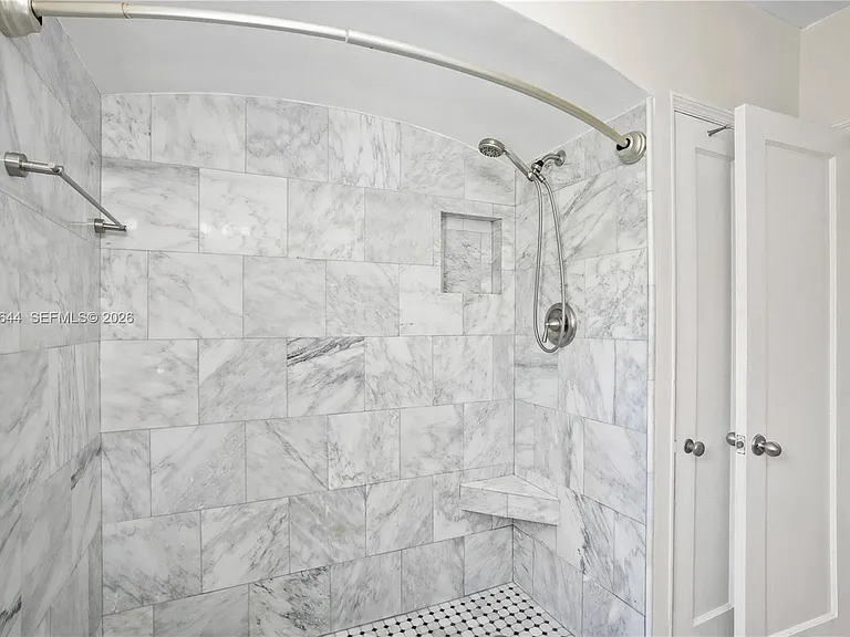 2460 SW 24th St — Photo 23