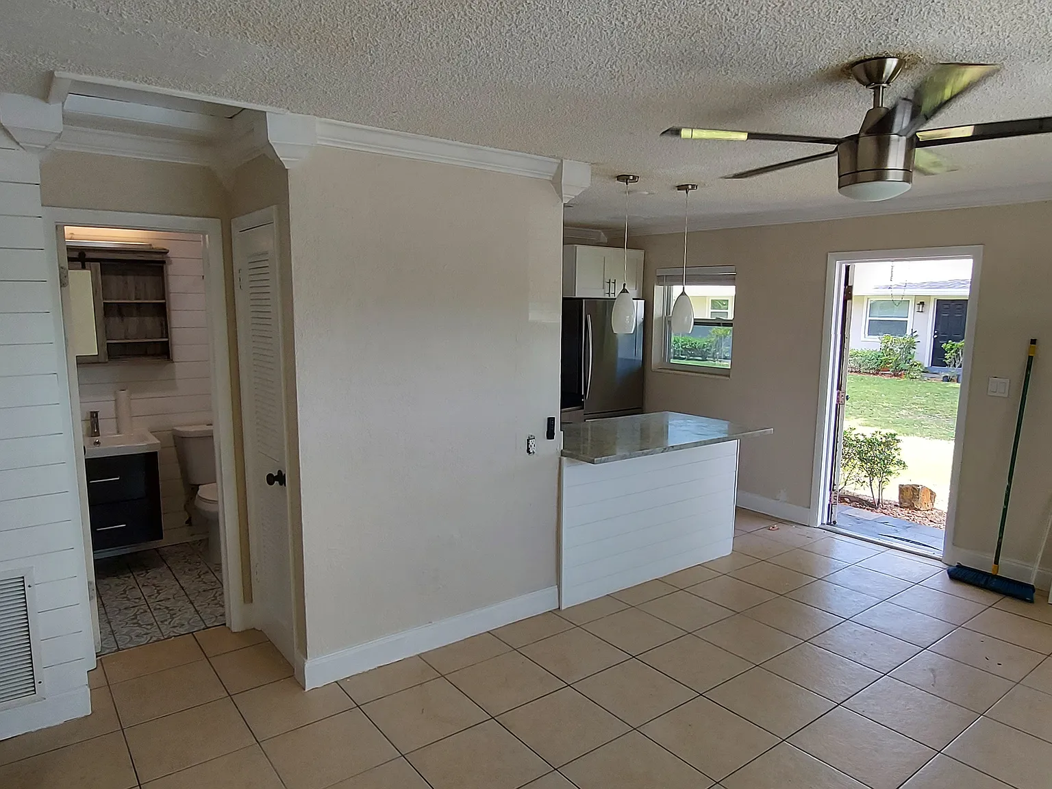 1407 Holly Heights Dr — Photo 1