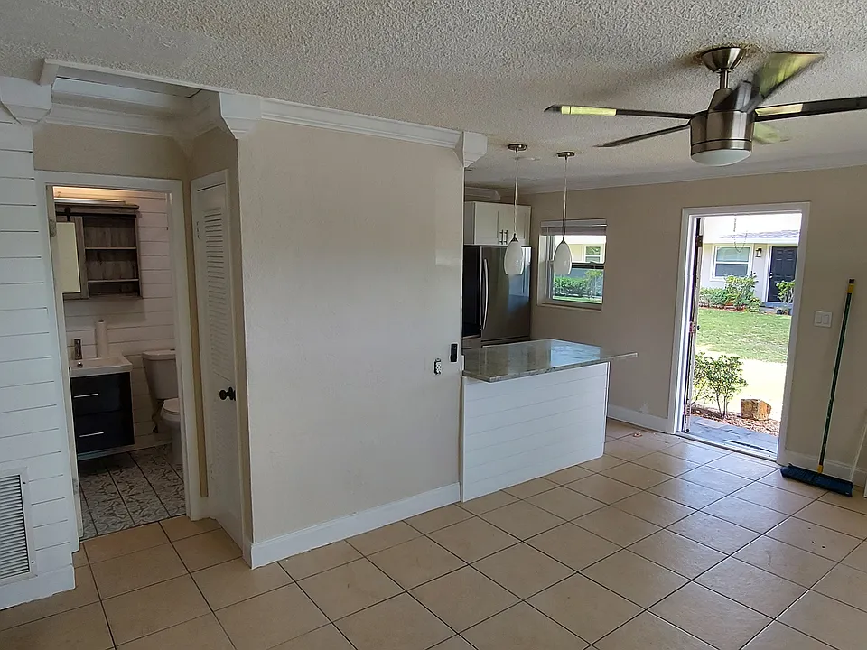 1407 Holly Heights Dr