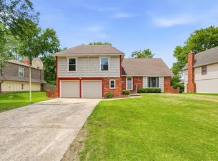 9726 Winslow Pl, Kansas City, MO 64131