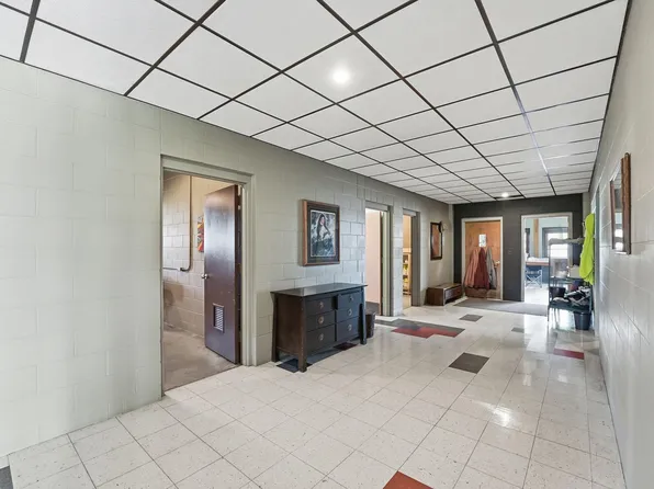 612 N Brown St, Winthrop, MN 55396