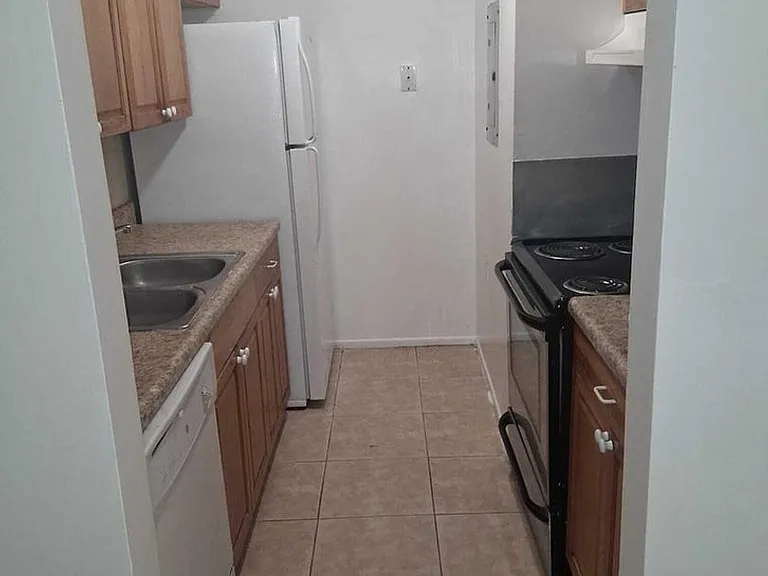 1080 N Benoist Farms Rd #204 — Photo 4