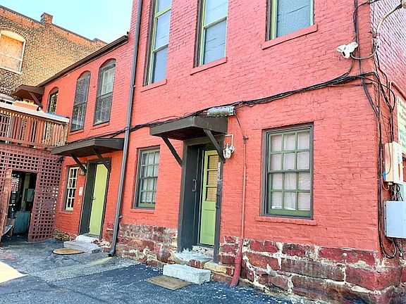 3rd image of 1206 Main St APT 4