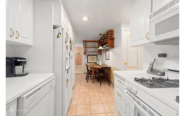 Sold by Douglas Elliman | media 21