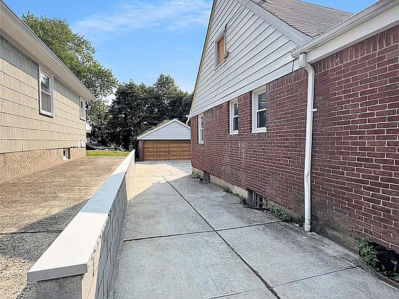 2nd image of 11839 205th Street