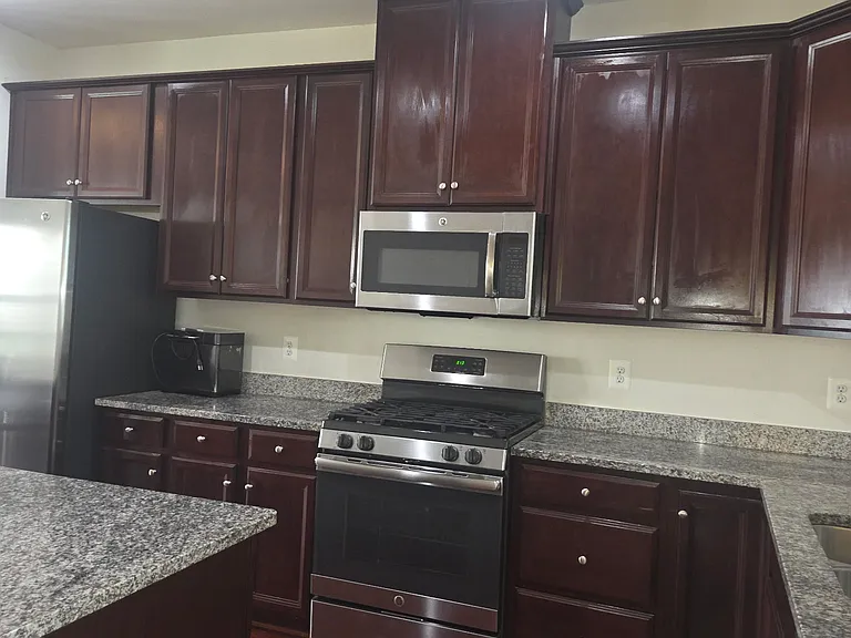 5311 Smiths Cove Ln — Photo 17