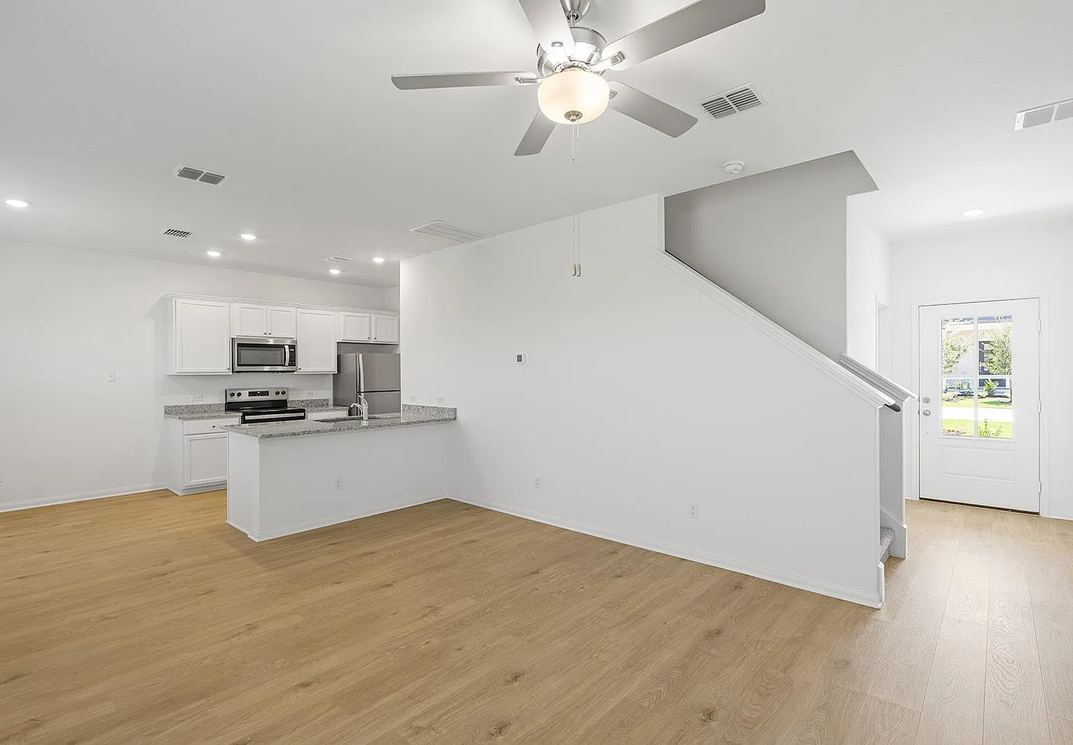 3 bed, 2.5 bath, 1308 sqft, $1,985 — Photo 2