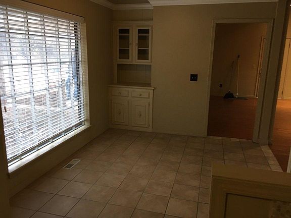 5th image of 912 Belle Air Ave