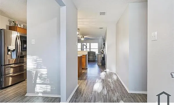 1109 Post Oak Trl — Photo 2