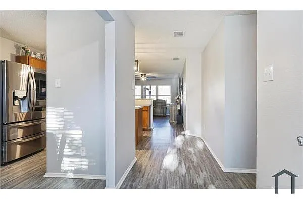 Building Photo - 1109 Post Oak Trl