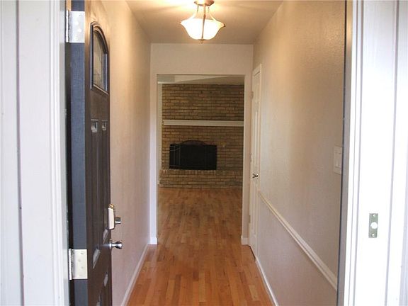 4th image of 924 Glacier Ln