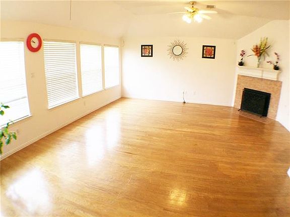 4th image of 4405 Creekstone Dr