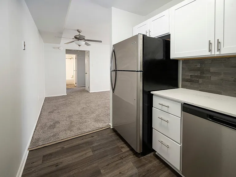 Tomlinson Court Apartments — Photo 2