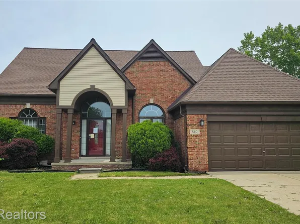 540 Clairpointe Woods Dr, Detroit, MI 48215
