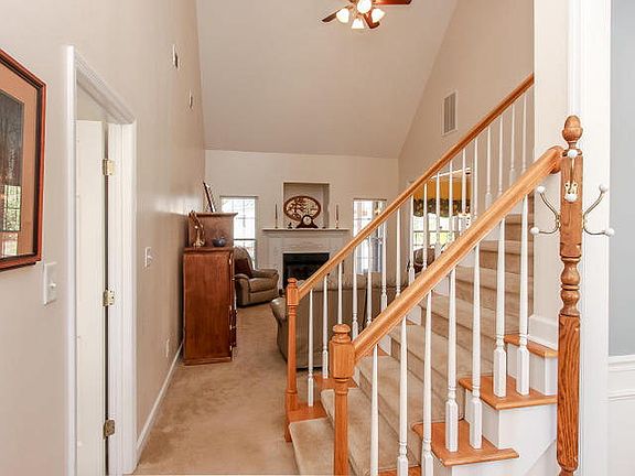 3rd image of 975 Woody Hill Cir
