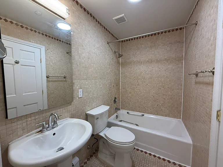 243 W 14th St #1R — Photo 19
