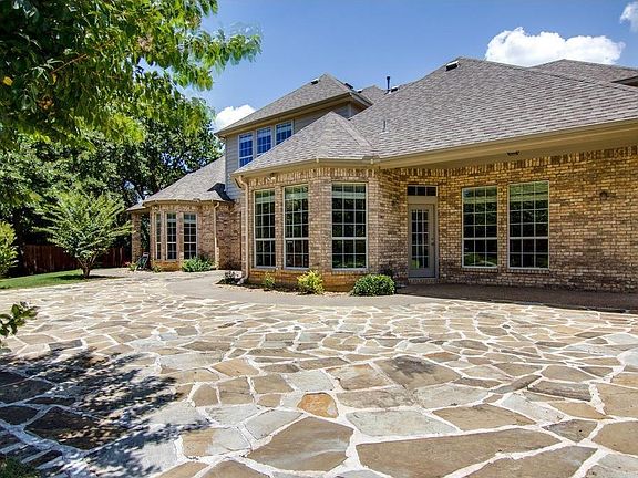 4th image of 2106 Woodbine Cir