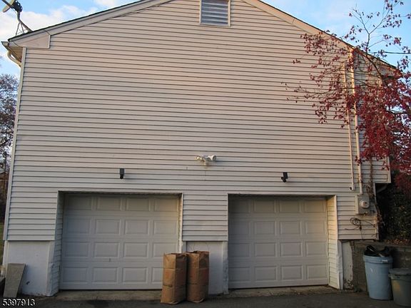 5th image of 37 Atwood Pl