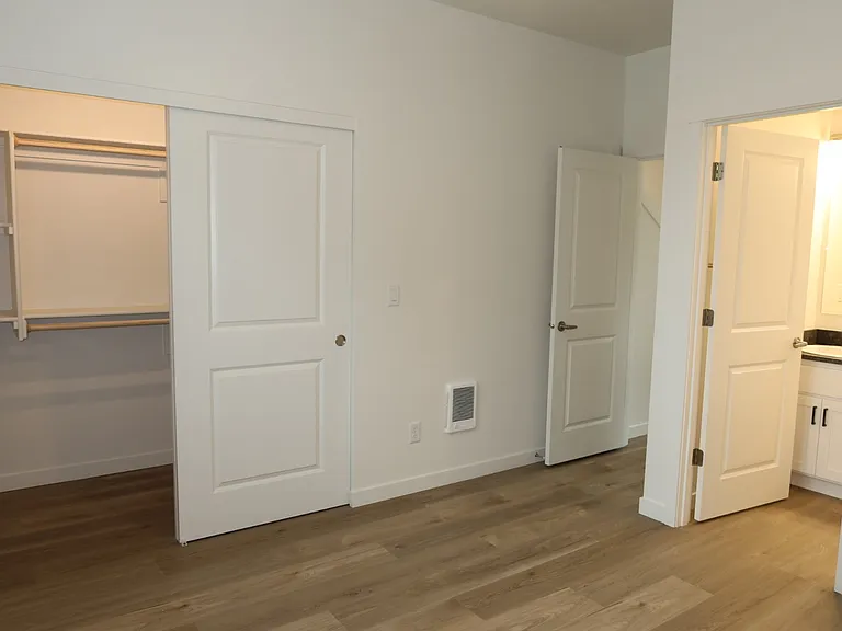 704 Elkins Way SE — Photo 8