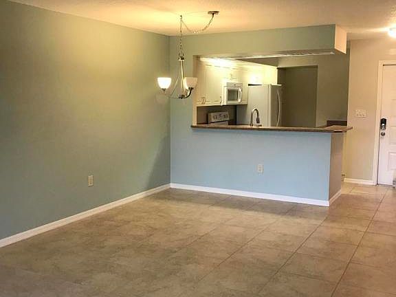 3rd image of 1059 Country Club Dr #611