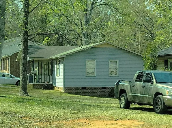 17 Queens St, Fountain Inn, SC 29644