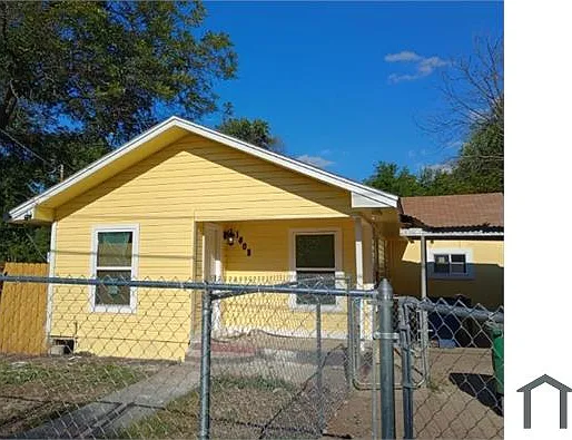 3 bed, 860 sqft, $1,300 — Photo 1