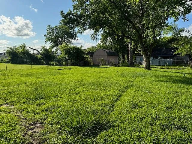 1208 Glendale St — Photo 3