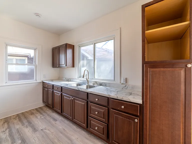553 Highland St — Photo 15
