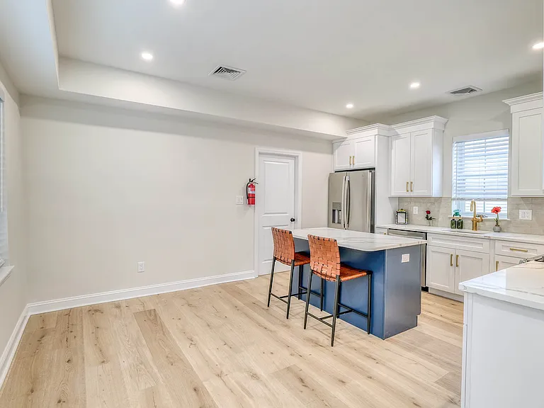 129 N New Haven Ave #2 — Photo 5