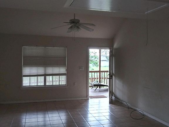 5th image of 12319 Lakeview Dr