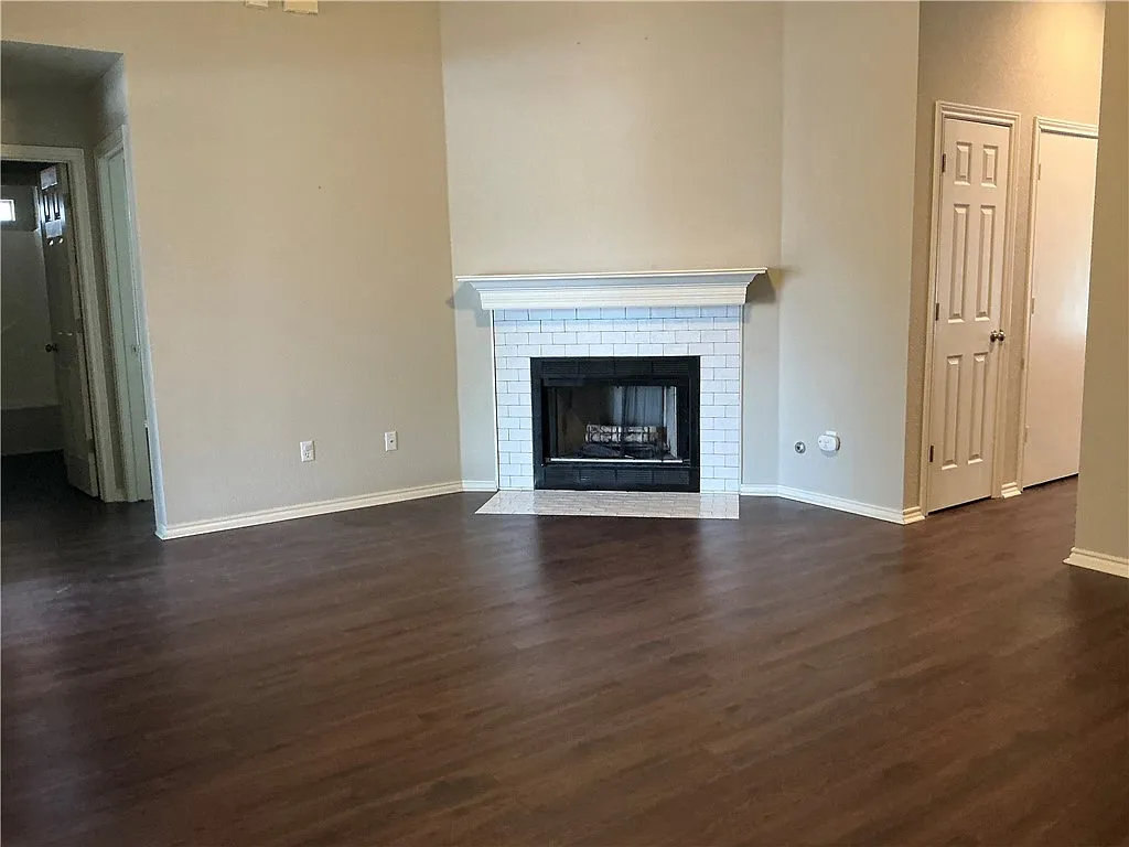 3 bed, 1412 sqft, $1,700 — Photo 2