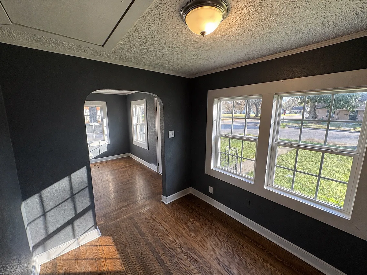 Building Photo - 2434 Larose Ave #1