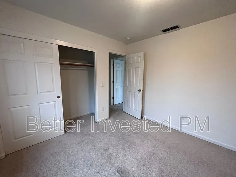 1429 Woodside Cir — Photo 8