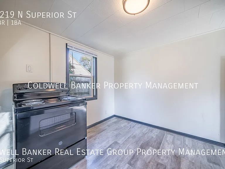 2219 N Superior St — Photo 3
