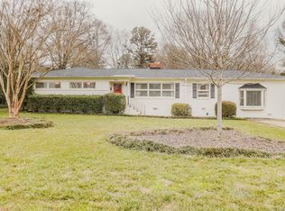 901 Bridlepath Ln, Charlotte, NC 28211