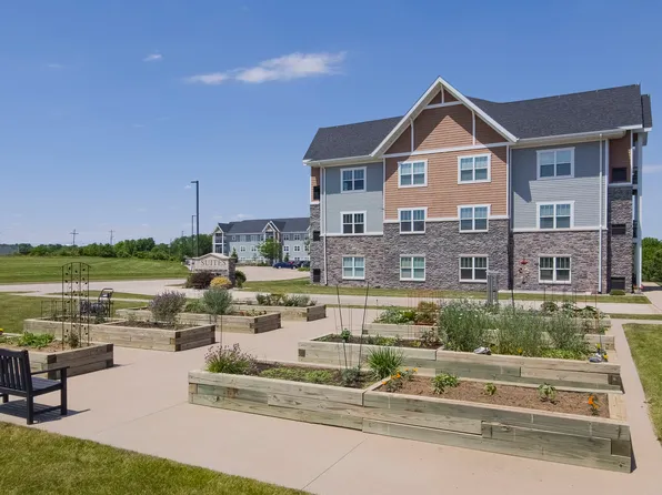 2592 Middle Rd #313, Bettendorf, IA 52722