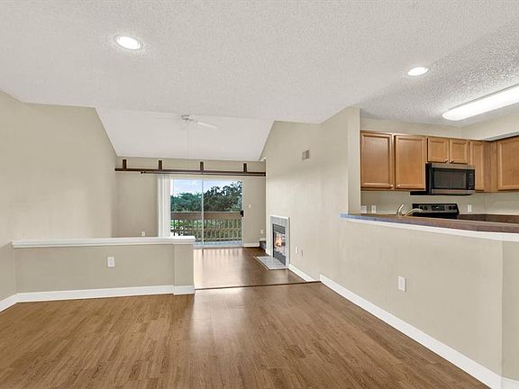 3rd image of 115 112th Ave NE APT 810