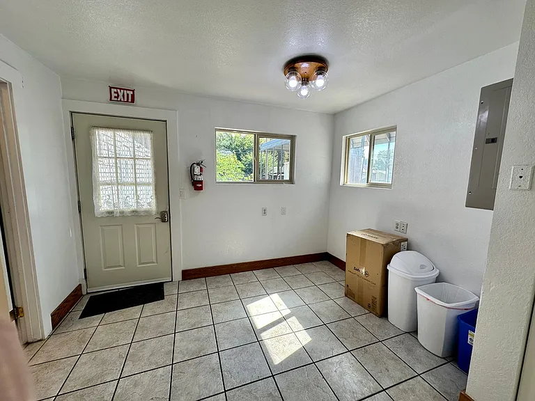 304 S Anderson St — Photo 39