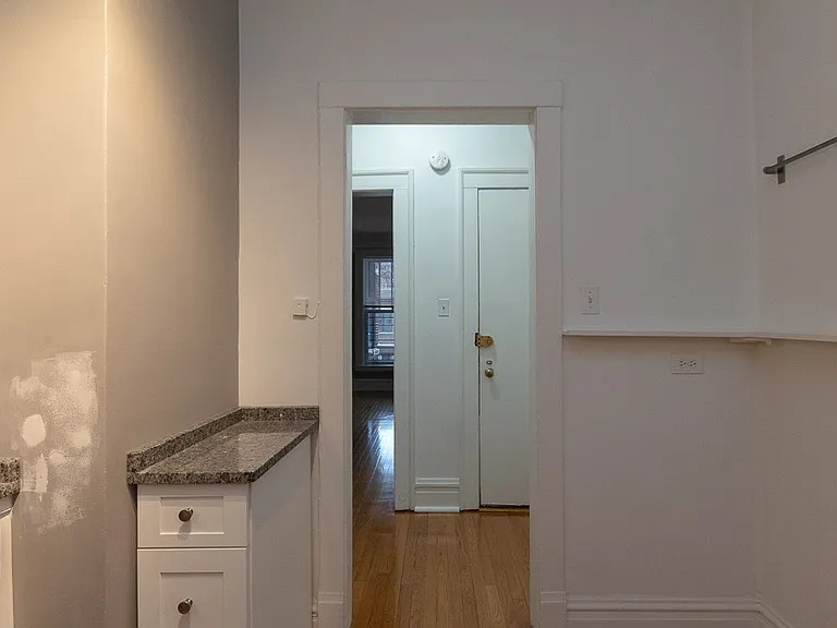 445 W Melrose St #A4 — Photo 5