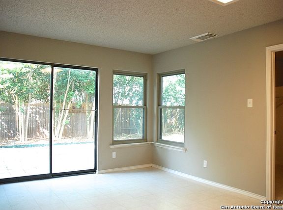 5th image of 102 Rock Canyon Dr