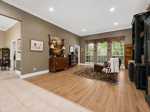 5th image of 4121 Springfield Ct