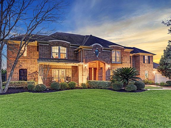 Welcome to 23 Hope Farm Road! Classic Brick Estate Home built by David Powers.