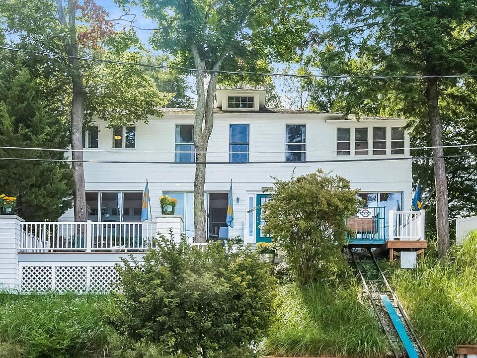 1st image of 16 Edwards Ave