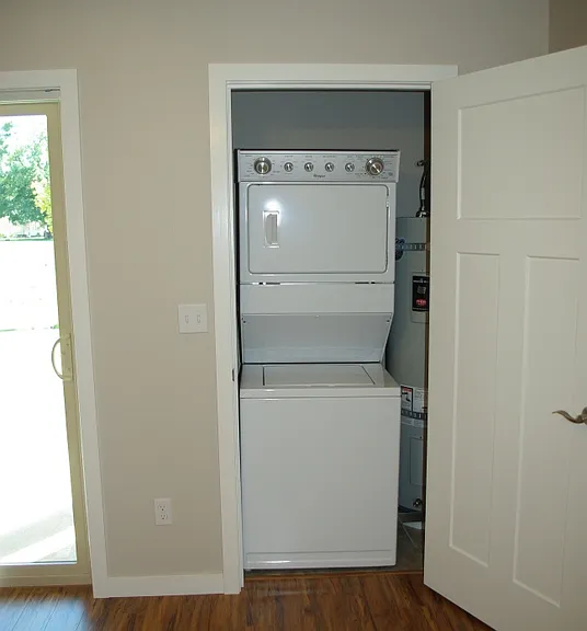 2005 Aaron Dr #204 — Photo 4